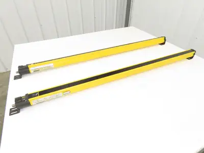 440L-P4J0960YD Guardshield Safety Light Curtain Transmitter/Receiver Set -READ
