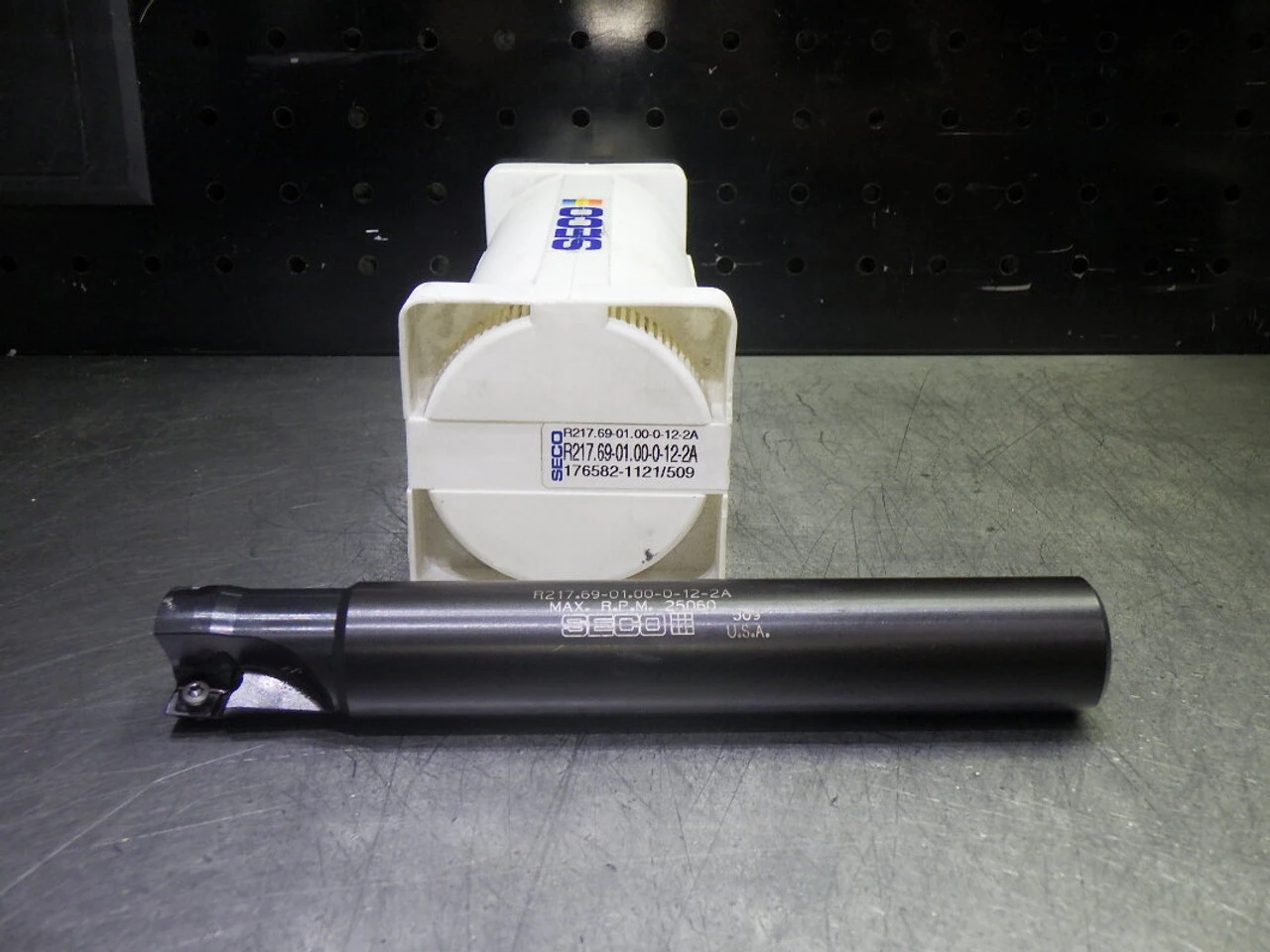 SECO 1" 2 Flute Coolant Thru Indexable Endmill R217.69-01.00-0-12-2A (LOC2528B)