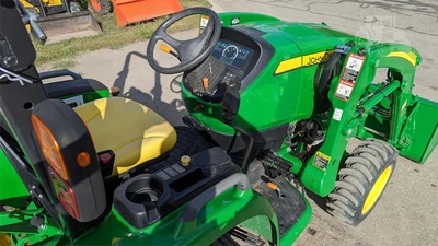 USED 2015 JOHN DEERE 3033R