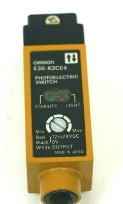 NEW OMRON E3S-X3CE4 PHOTOELECTRIC SWITCH E3SX3CE4