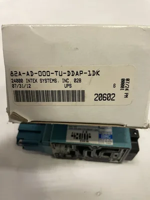 MAC 82A-AD-000-TU-DDAP-1DK 4-Way Solenoid Directional Spool Valve 24V 150PSI NIB