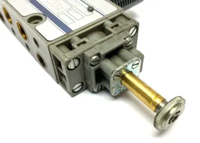Used Bosch 0820015803 Solenoid Valves Michigan US | Maverick Industrial Sales #1400625