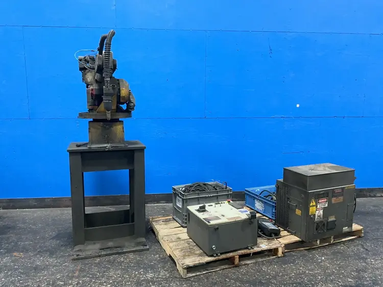 Used 2006 FANUC ARC MATE 120IB/10L Robots Ohio US | HGR 24 #1345762