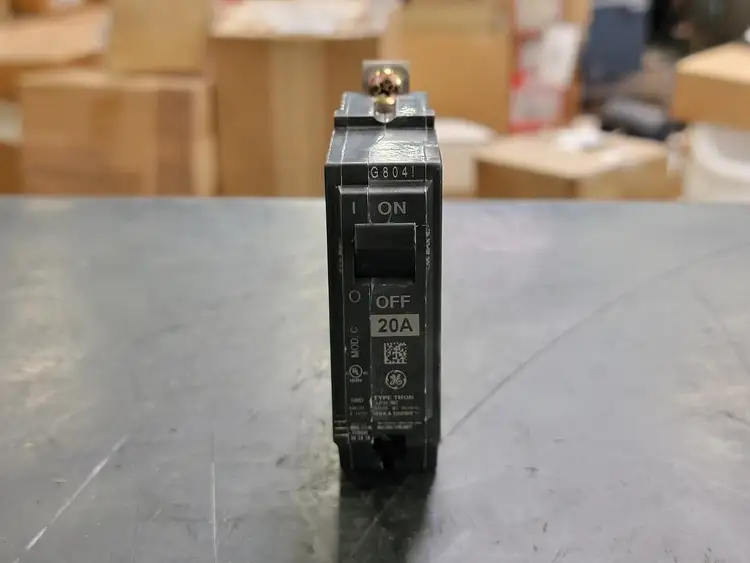 Used GENERAL ELECTRIC THQB120 Switchgears British Columbia CA | Lenmark #241237