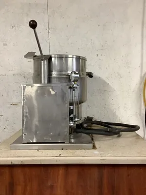 152-0609 Groen TDB 20 Quart Countertop Electric Tilting Kettle