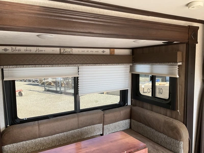 USED 2018 WHITE HAWK 23MRB