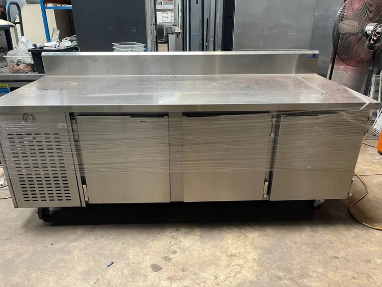 Used _UNKNOWN_ R-BPT-3D-CC. Worktop Refrigerators & Freezers Michigan US | Grocery Equipment Sales #1069969