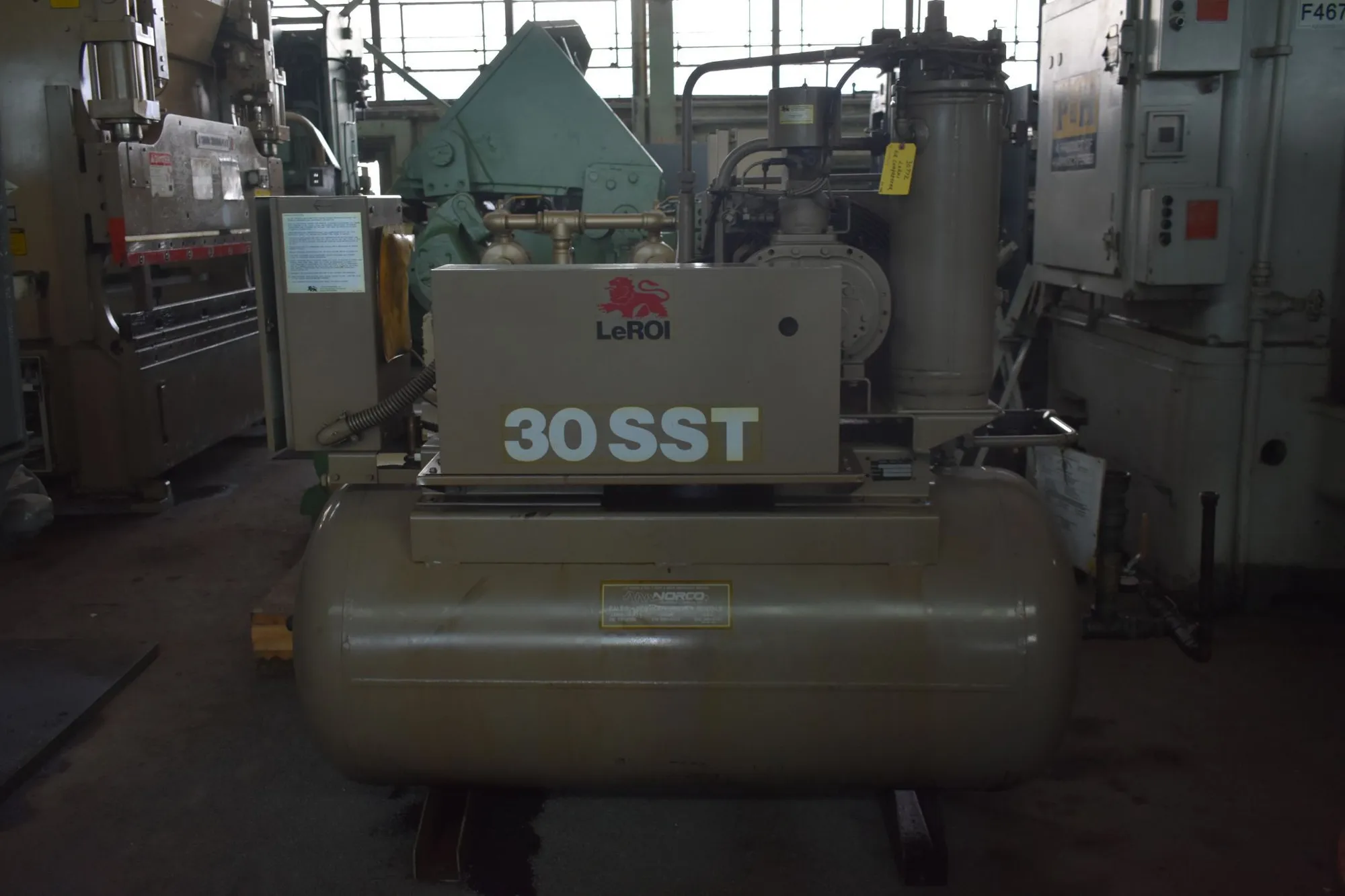 30 HP LEROI "W30SST" HORIZONTAL ROTARY SCREW AIR COMPRESSOR w/STORAGE TANK - 100 PSI