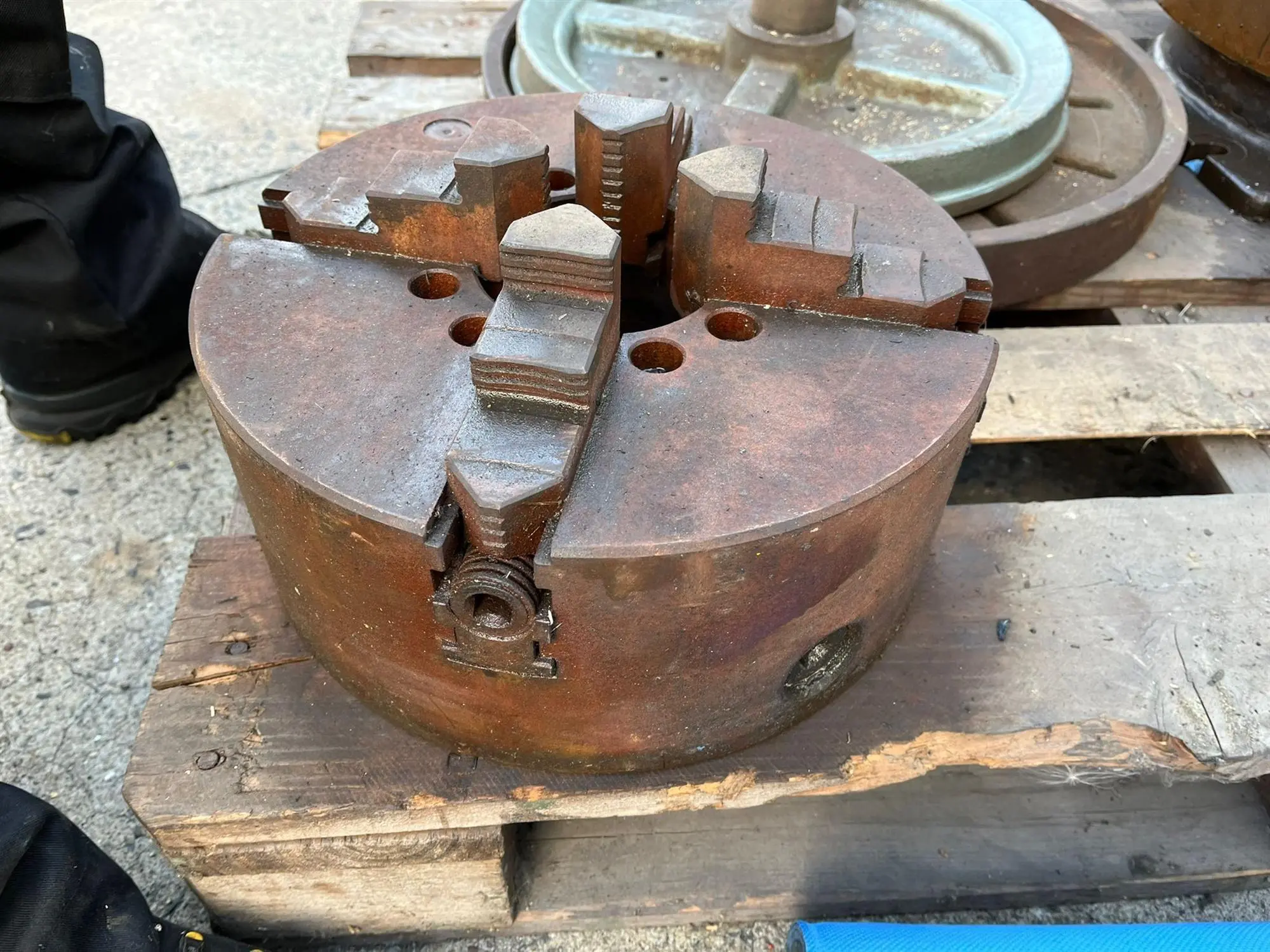 USED CHUCKS DIA 310 MM 4 CLAWS
