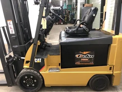 USED 2009 CATERPILLAR E6000
