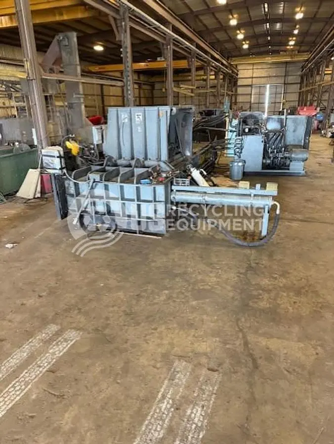 USED IPS 1388-150 TWO RAM HORIZONTAL BALER