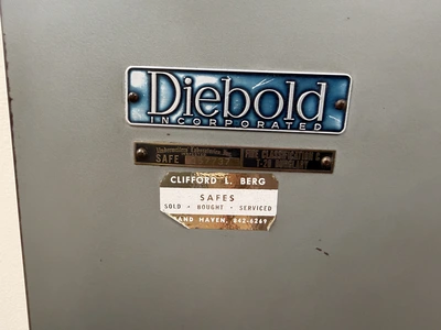 Used DIEBOLD 900 SERIES SAFE Safes Michigan US | Miedema Asset Management Group #1320800
