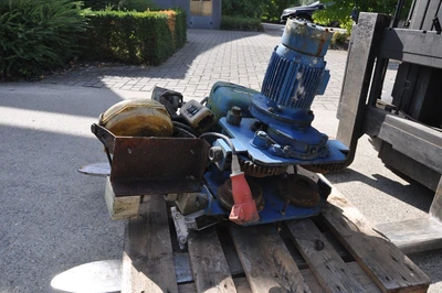 USED DEMAG CHAIN HOIST 1 TON