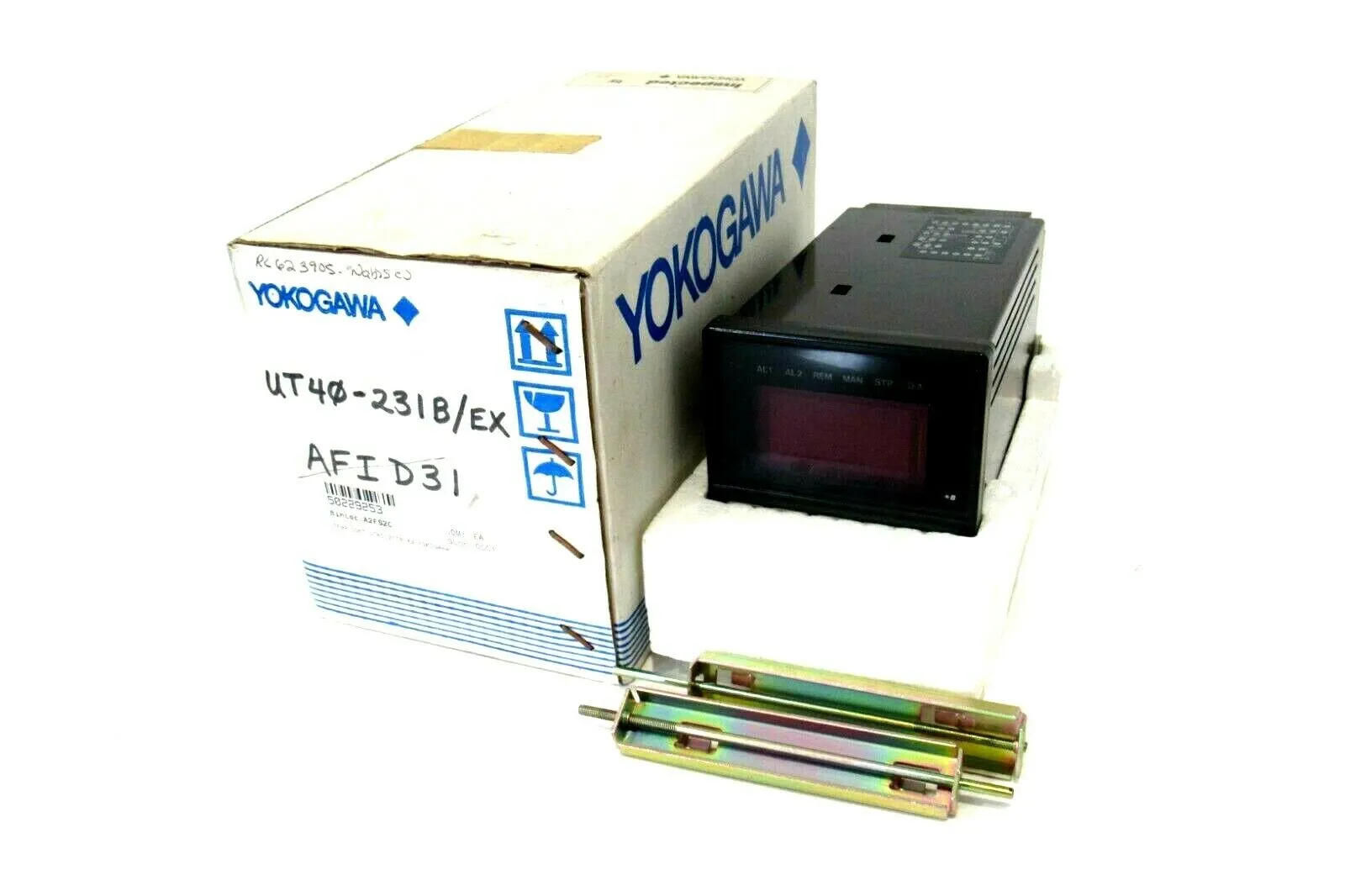 NEW YOKOGAWA UT40 TEMPERATURE CONTROLLER