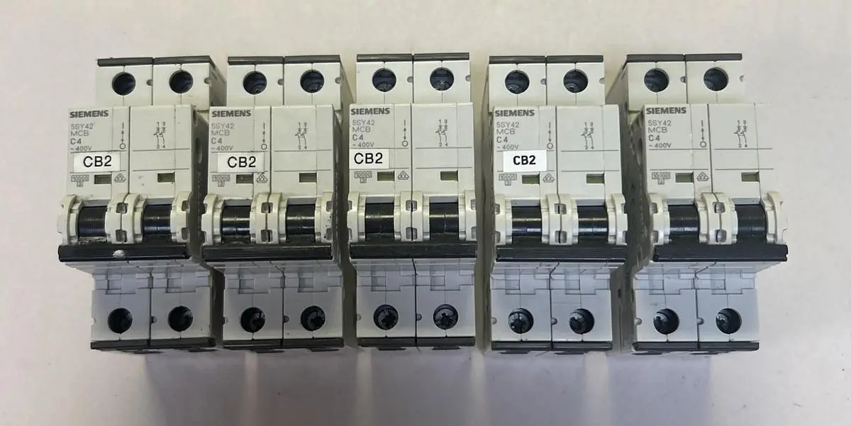 Used SIEMENS 5SY4204-7 Miscellaneous Equipment (Electrical & Power) | Surplus Asset Holdings #1196785