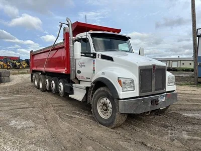 USED 2018 KENWORTH T880