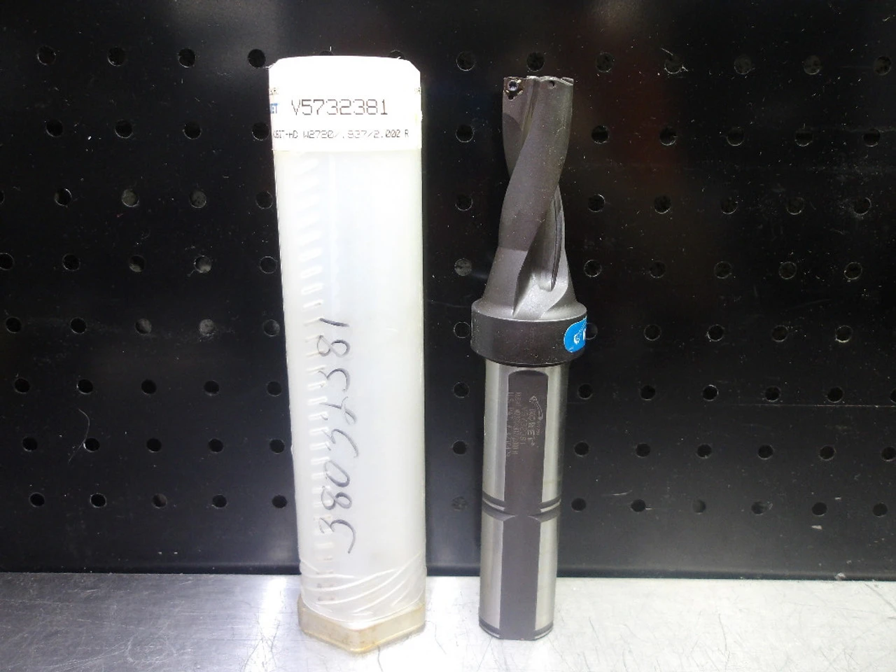 Komet 15/16" Coolant Thru Indexable Drill 1.25" Shank V5732381 (LOC2250)