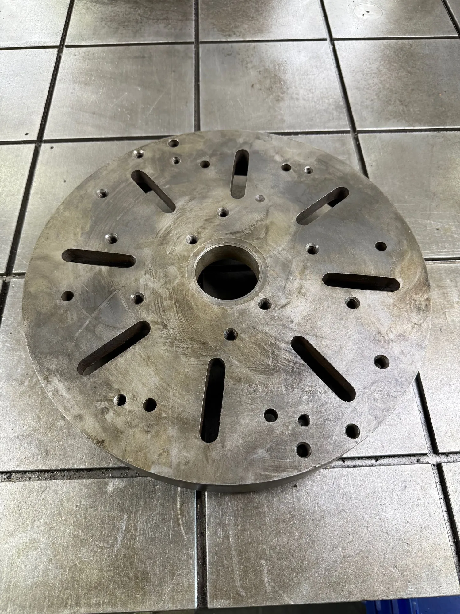 17" FACEPLATE D1-6 2-3/4" Bore #7596
