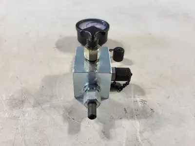 0-3700 PSI Gauge with Metering Block
