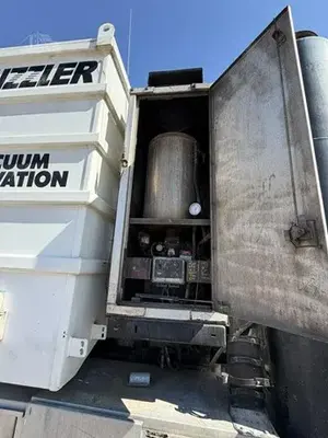 2013 KENWORTH T800 Industrial Vacuum Trucks | Crossford Machinery Group (10)