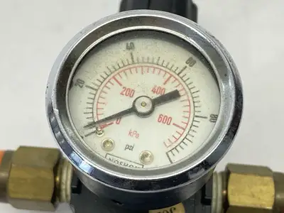 USED WILKERSON PNEUMATIC REGULATOR 0-125PSIG 1/4" NPT W/ GAUGE