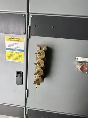 1600 Amp 2200v 700v 50ka Delta Wye Main Breaker