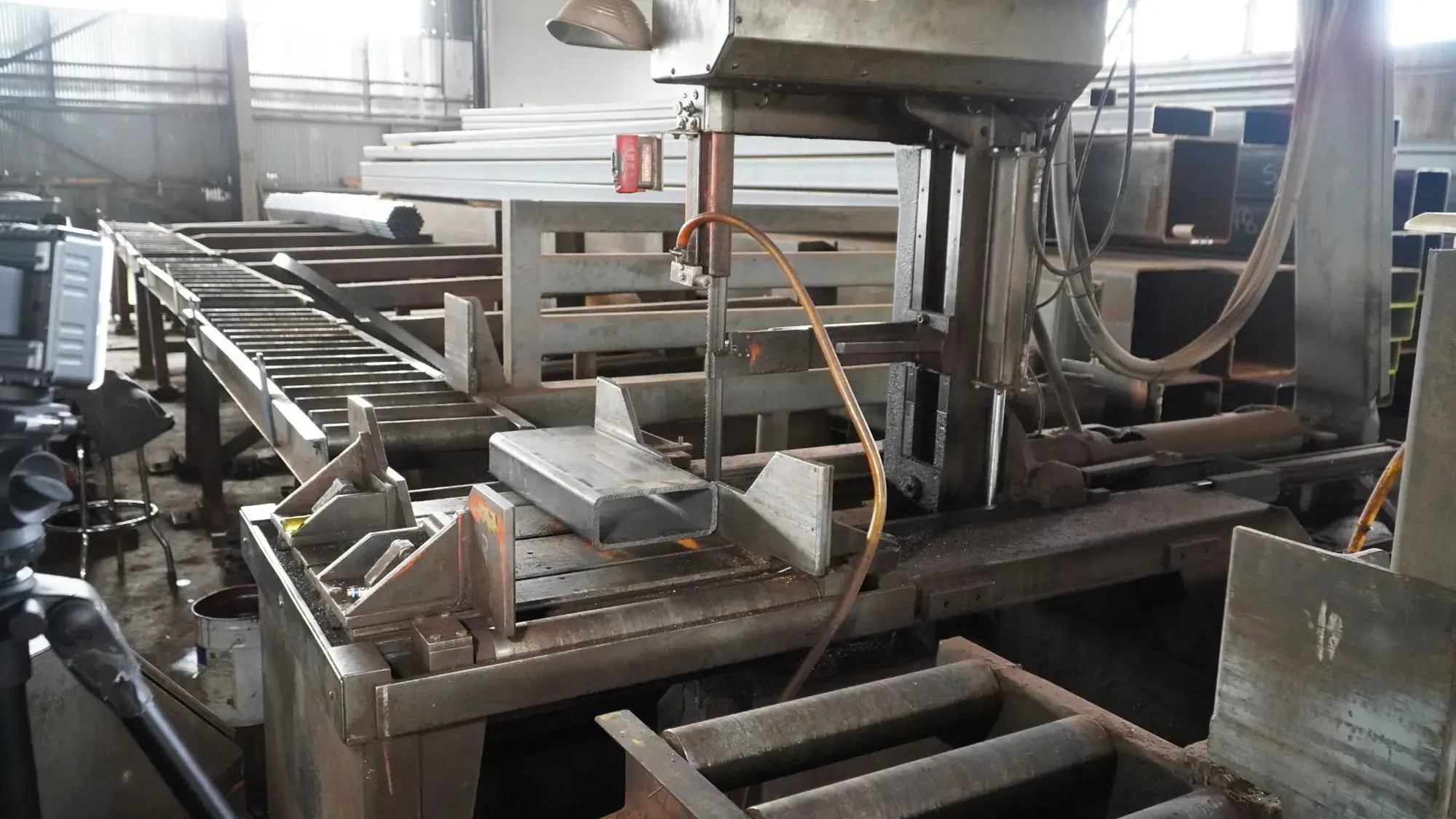 Used 1999 HEM V130HM Vertical Band Saws Illinois US | Aucto #1418309