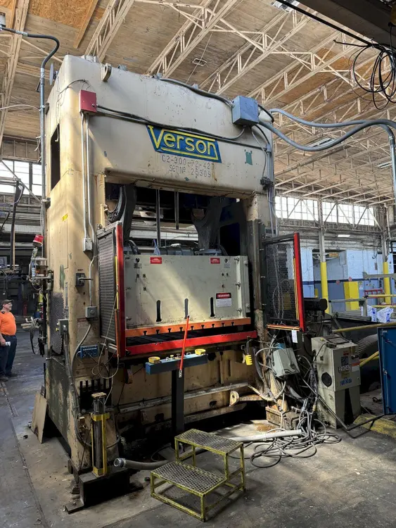 Used 1975 VERSON C2-300-72-42 Straight Side Presses Ohio US | G-2000, Inc. #1079857