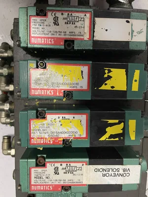 Numatics 081SA400K000030 FlexiBlok Pneumatic Valve Manifold w/ 4 Solenoid Valves