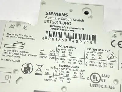 5SJ4118-7HG41 | Siemens  Miniature Circuit Breaker 15A 240V w/ 5ST3010-0HG Switch - Used