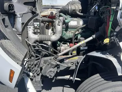 USED 2022 VOLVO VNR42T300