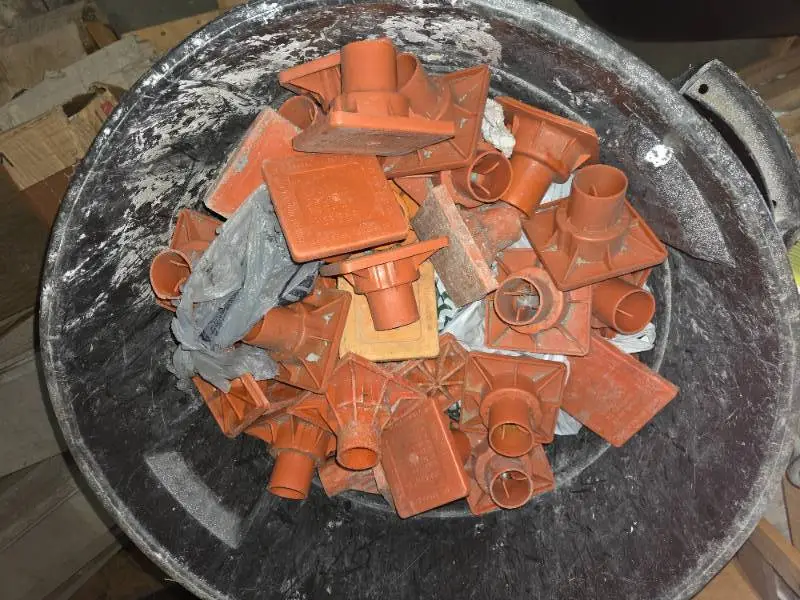 Trashcan of stake caps