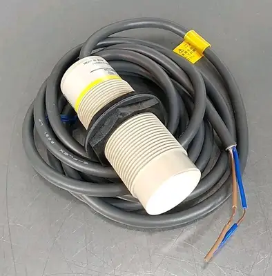 Omron E2K-X15MY1 Proximity Sensor Loc5C18