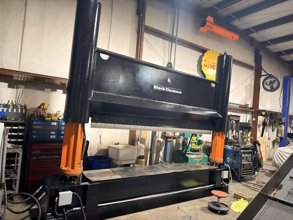 BLACK CLAWSON 48″ HEIGHT 9’6″ WIDTH GUILLOTINE