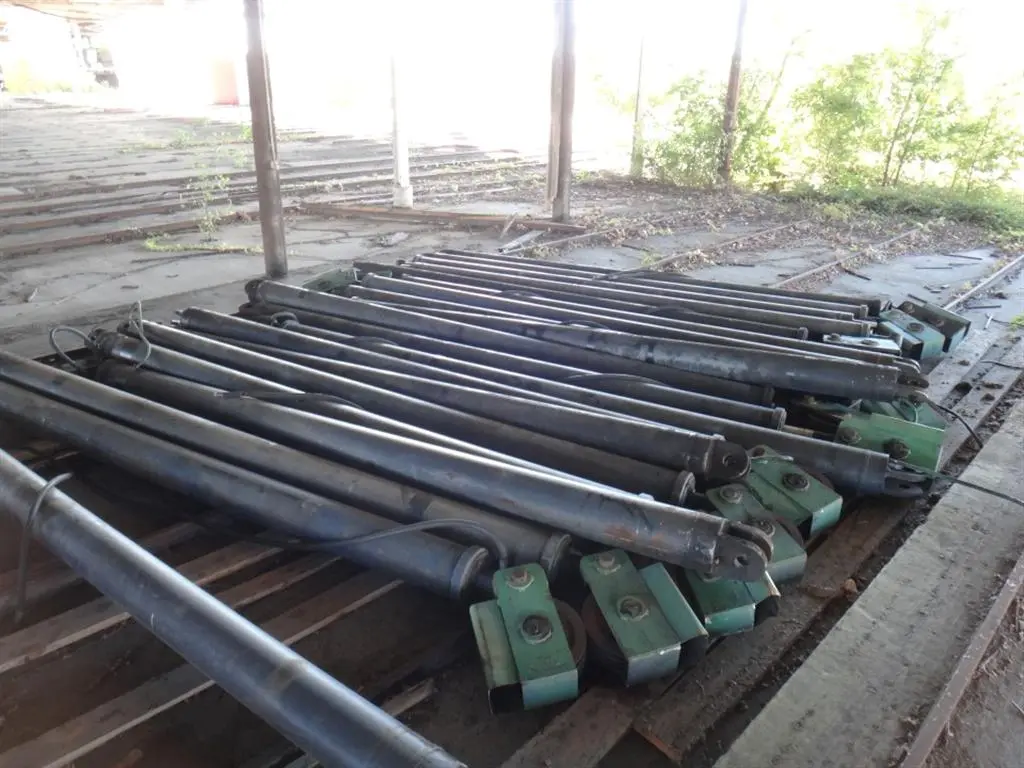 Hydraulic Cylinder 2100 PSI - 8" bore, 13'-1" stroke