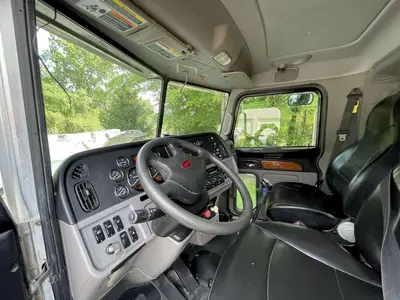 USED 2011 PETERBILT 367