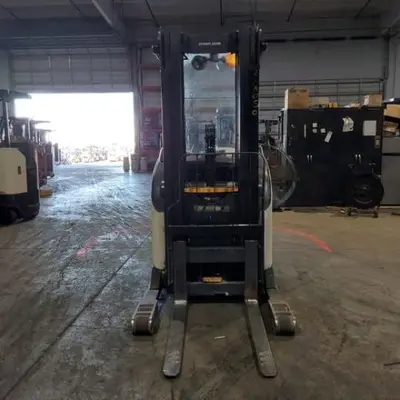 USED 2016 CROWN RR5725-45