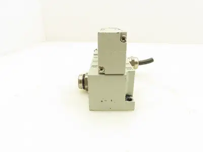 Numatics 122BA4Z2ML00061 Pneumatic Solenoid Valve w/Manifold Base 24VDC