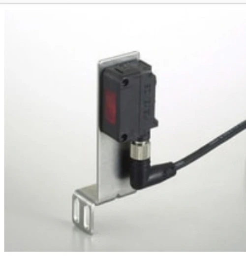 Keyence PZ-B23 Built-In Amplifier Photoelectric Sensors, Side Mounting Bracket [New]