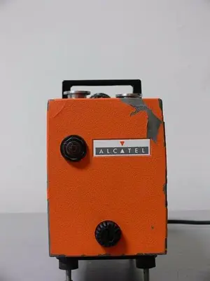 USED ALCATEL 2008A DUAL STAGE ROTARY VANE VACUUM PUMP W/ FRANKLIN 1/2 HP MOTOR