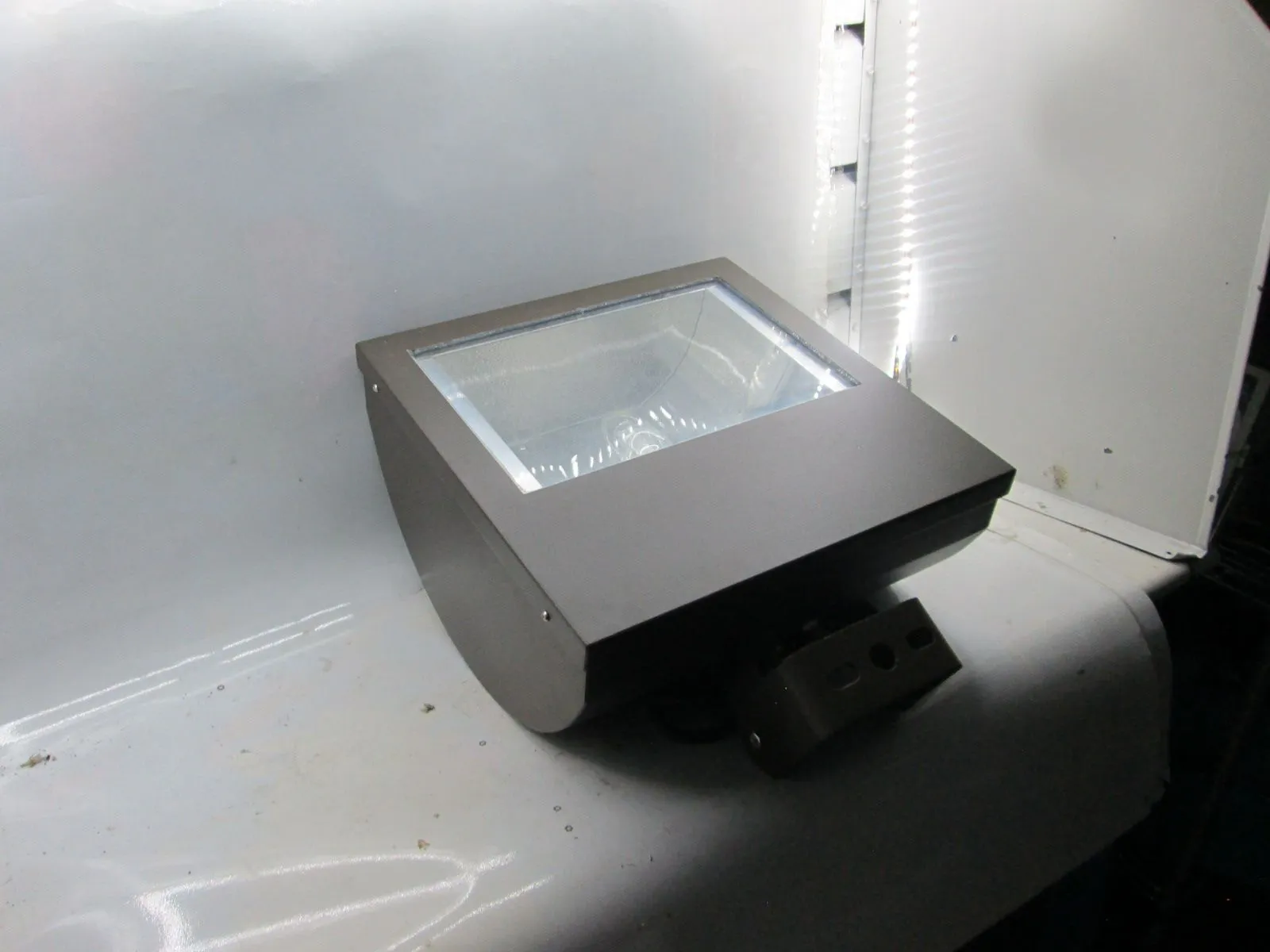 NEW Visionaire Lighting SFRB-2-WF-150-P-6-TM