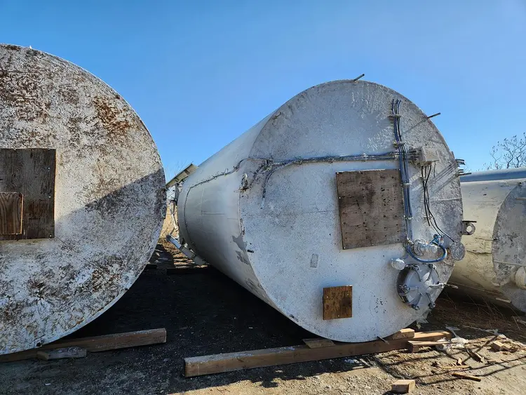 Used _UNKNOWN_ _UNKNOWN_ Cement Silo Quebec CA | DIT Equip #1412365
