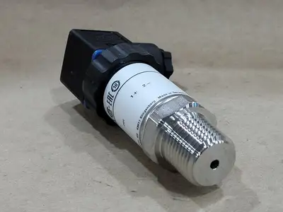NEW WIKA 8340638