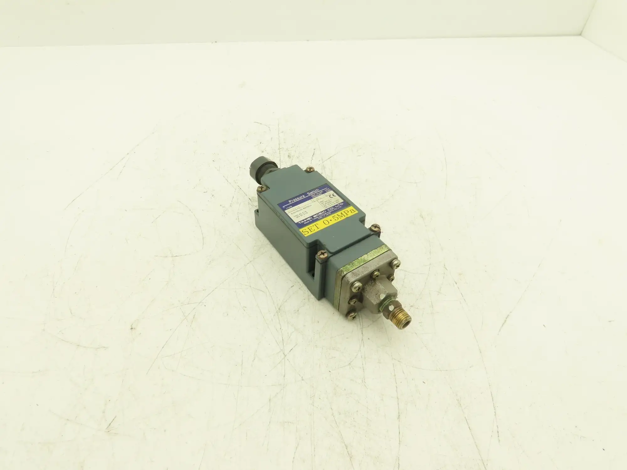 Taihei Boeki TDZ01XM Pressure Switch 4MPa 580psi 125VAC 30VDC 0.1A IP65