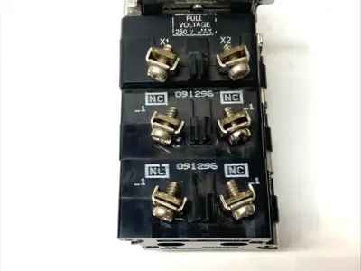 Used Cutler-Hammer Green Illuminated Flat Push Button w/ 2x 091296 Relays & Switches Michigan US | Maverick Industrial Sales #1414317