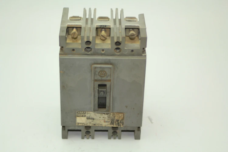 Used Westinghouse HFB3020 Circuit Breakers California US | Davliegogo LLC #1705256