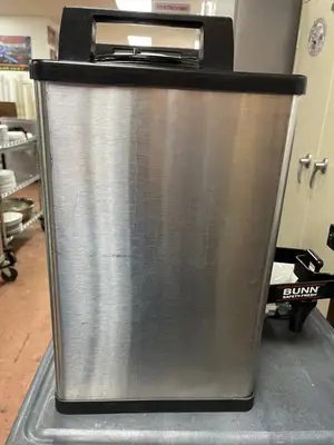 Used Bunn Used BUNN Soft Heat Coffee Server 1.5G/5.7L Stainless Steel 27850.0060 Beverage Dispensers Illinois US | Falcon Restaurant Supply #1376104