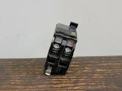 NEW SQUARE D QOB215