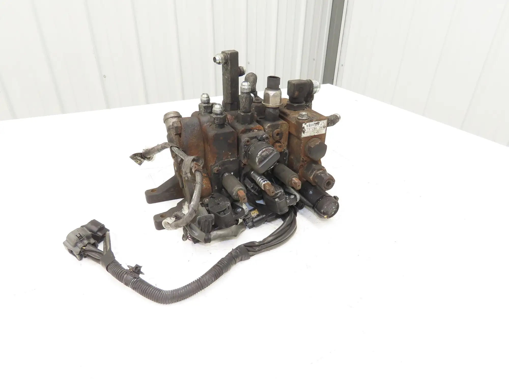 Toyota 67620-U1361-71 Hydraulic 3-Spool Forklift Mast Control Valve From 8FBE15U