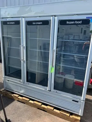 Turbo Air TGF-72SD-N 78” Three Section Display Freezer w/ Swing Doors - Bottom Mount Compressor, White, 115vTurbo Air TGF-72SD-N 78” Three Section Display Freezer w/ Swing Doors - Bottom Mount Compressor, White, 115v